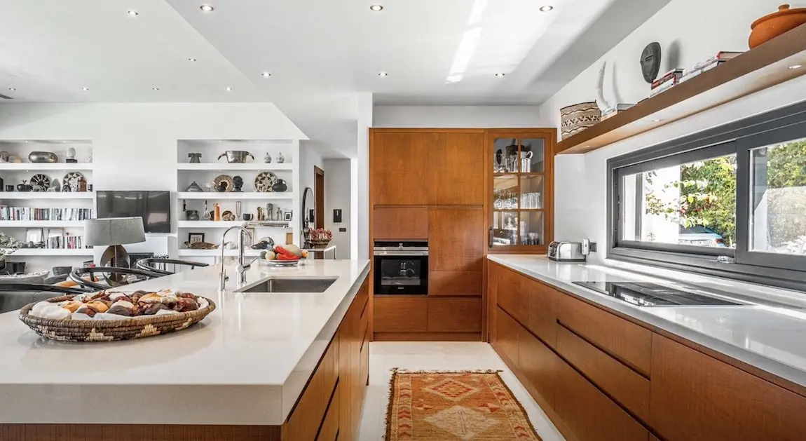Fitted kitchen